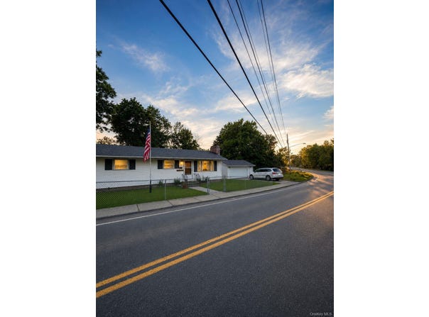 5 Harry Howard Avenue, Hudson, NY 12788