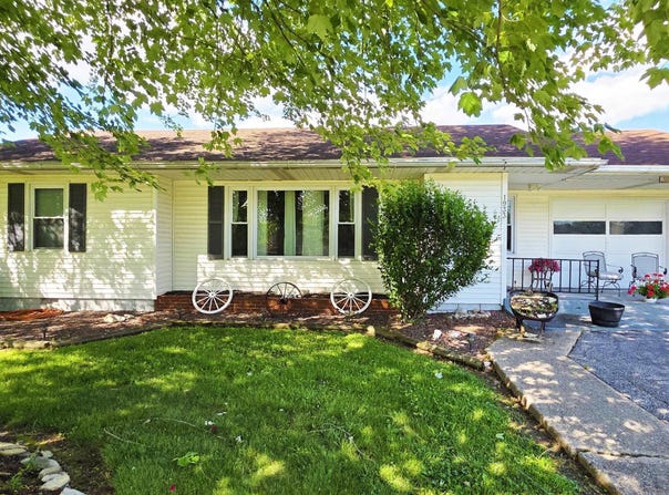 1933 College Drive, Mount Carmel, IL 62863