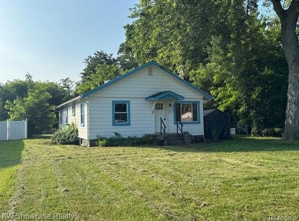 5821 FELSKE Drive, Brighton, MI 48116