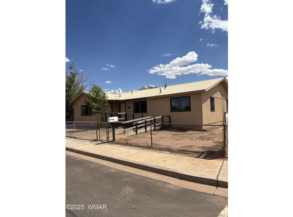 1421 Central Street, Winslow, AZ 86047
