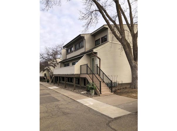 8928 Neill Lake Road, Eden Prairie, MN 55347