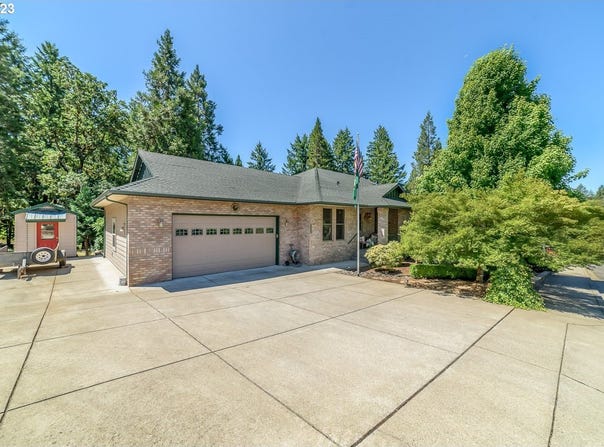 48482 E MEADOW WAY, Oakridge, OR 97463