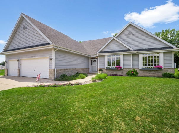 W134n6811 Wild Rose Ct, Menomonee Falls, WI 53051