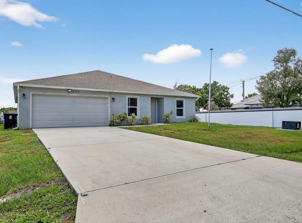 2377 SW Chestnut Lane, Port Saint Lucie, FL 34953
