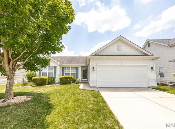 3033 Wye Oak Drive, Belleville, IL 62221