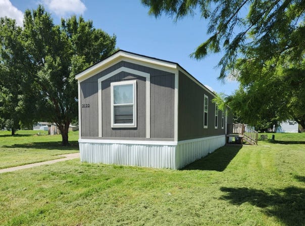 2122 E 54th Street, Wichita, KS 67216