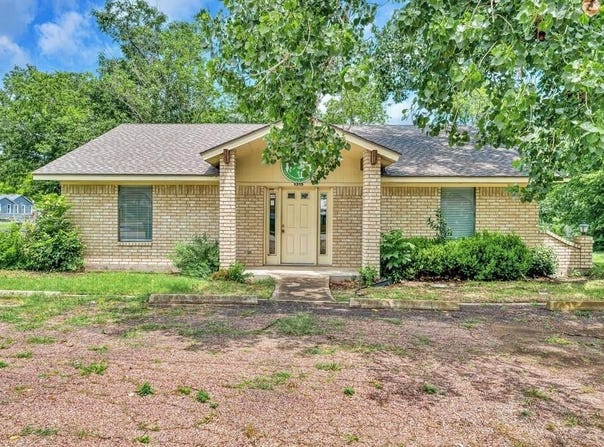 1315 W 5th Street W, Clifton, TX 76634
