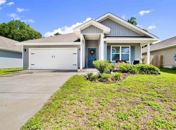 5333 Peach Dr, Pace, FL 32571