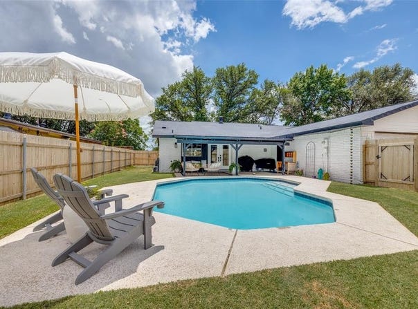 726 W Crossland Boulevard, Grand Prairie, TX 75052