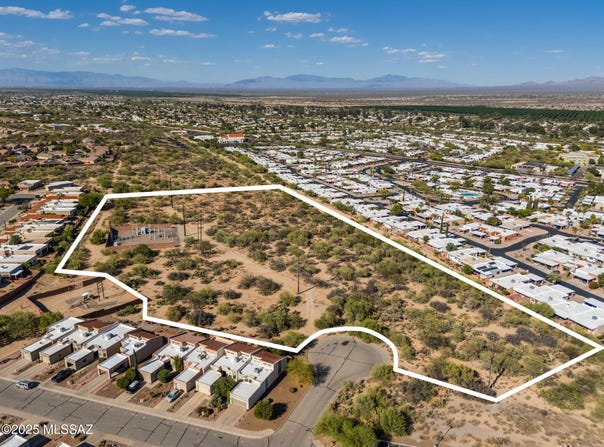 505 W Belltower Drive, Green Valley, AZ 85614