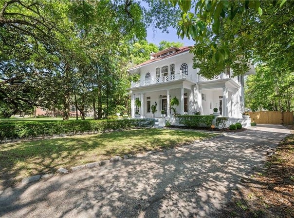 1664 Government Street, Mobile, AL 36604