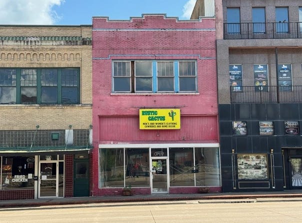 111 W Moore Avenue, Terrell, TX 75160