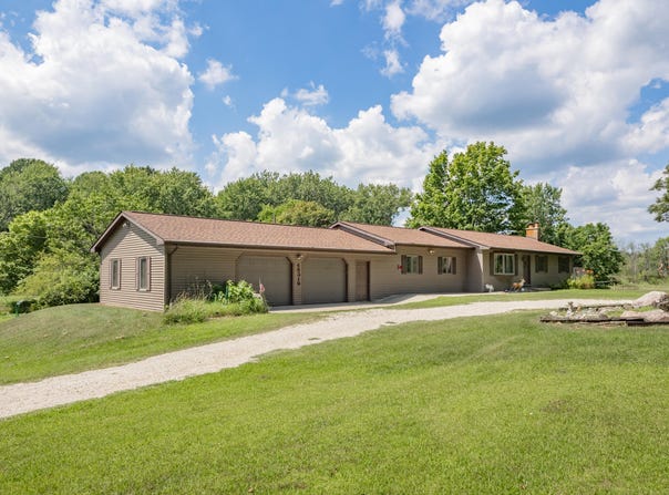 48316 CR 384, Grand Junction, MI 49056