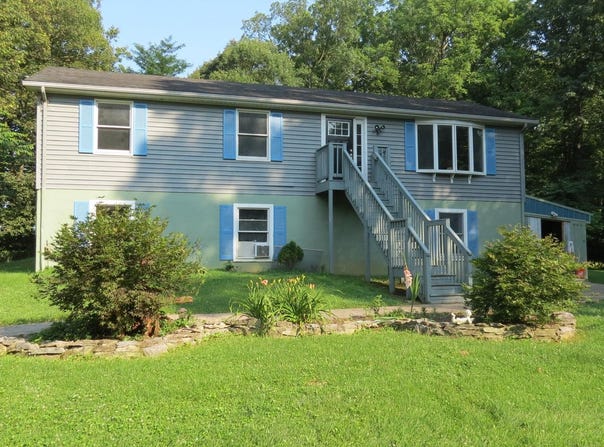 6 SHADY OAK LANE, KEARNEYSVILLE, WV 25430