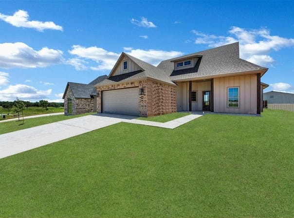 105 Hall Street, Glen Rose, TX 76043