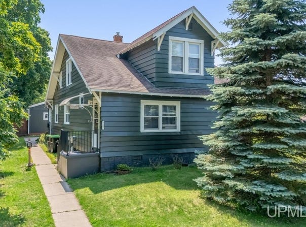 1305 W B, Iron Mountain, MI 49801