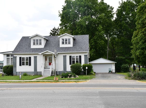 531 S Vine St, Arthur, IL 61911