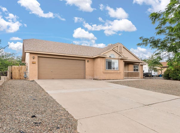 911 CHUCKWAGON Road SE, Rio Rancho, NM 87124