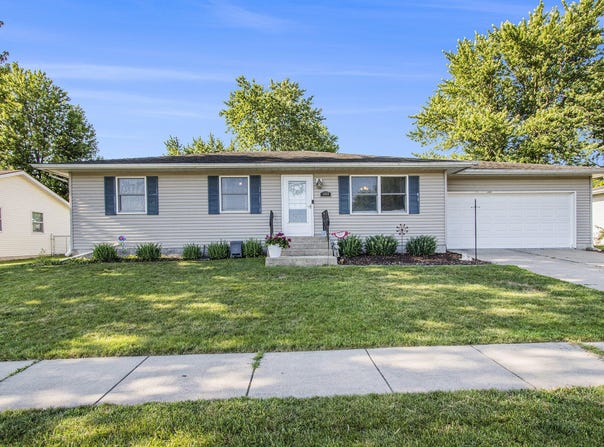 1660 Cardinal Lane, Lowell, IN 46356