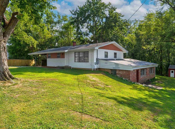 112 N Charlton Avenue, Boonville, IN 47601