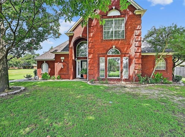 736 W Kiowa Drive, Lake Kiowa, TX 76240