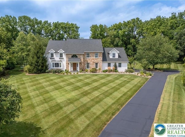 1588 Surrey Road, Lower Saucon Twp, PA 18015