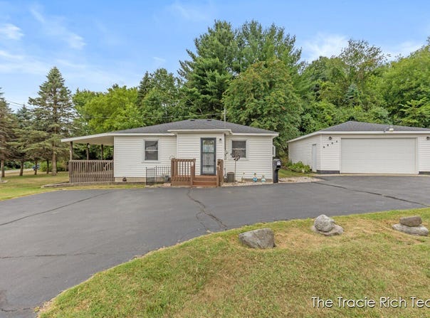 6894 Kuttshill Drive NE, Rockford, MI 49341