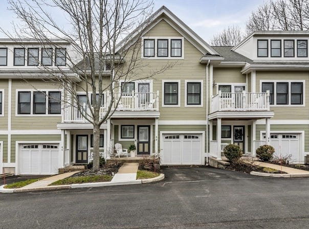 6 Summer St D, Manchester, MA 01944
