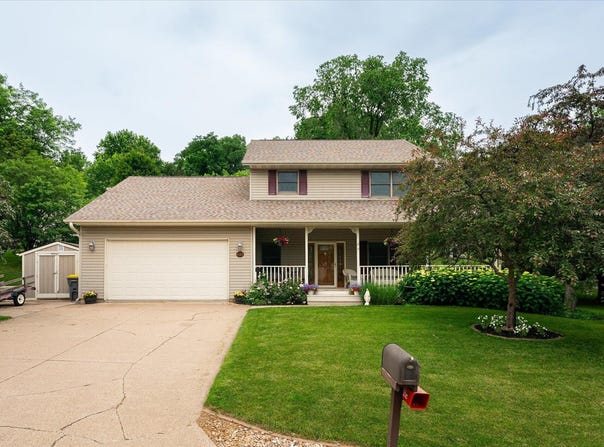 421 August Hills Dr, La Crescent, MN 55947