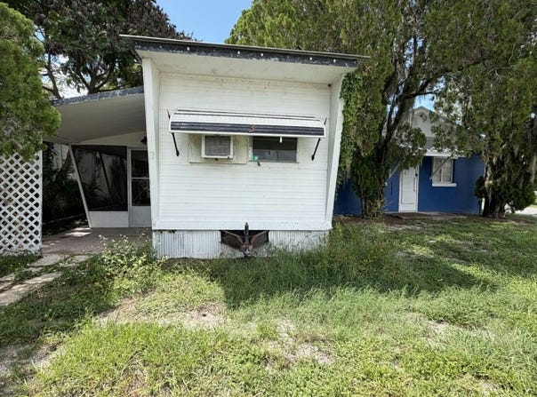 3 W Main St, Mount Dora, FL 32757