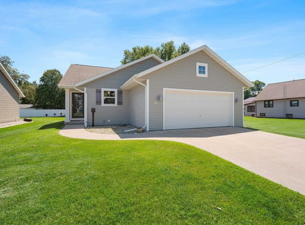 103 ALLEN Avenue, OSHKOSH, WI 54901