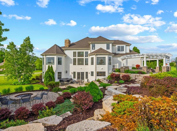W272n6255 Maple St, Sussex, WI 53089