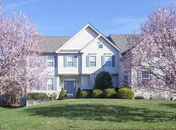 25 ROLLING GLEN COURT, MOUNT LAUREL, NJ 08054