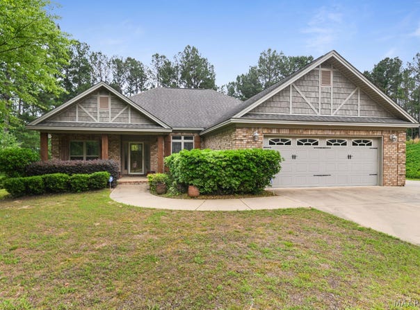 208 Southern Hills Drive, Wetumpka, AL 36093