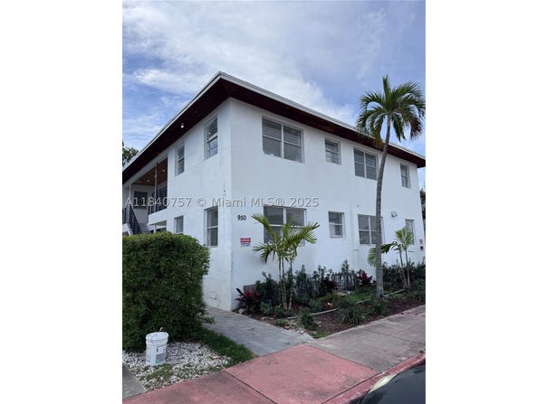 950 79th Ter, Miami Beach, FL 33141