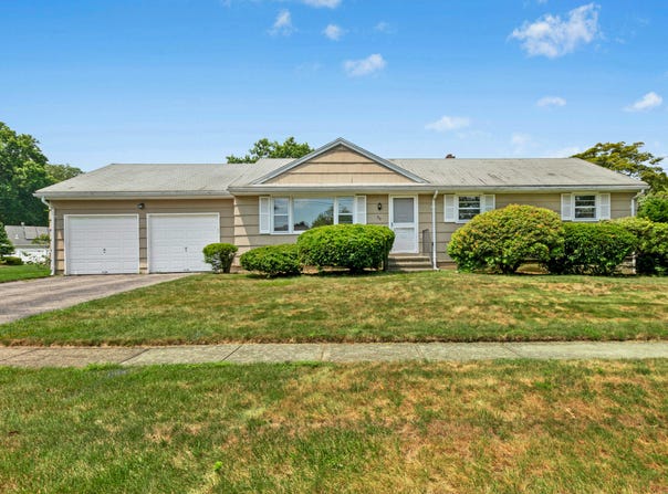 60 Red Coach Drive, Stratford, CT 06614