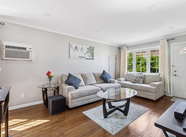 4 N 10th Street, New Hyde Park, NY 11040