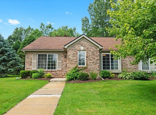 311 Countryside Court, Highland, MI 48357