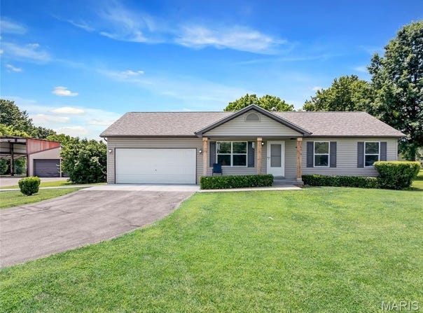 1473 Highway MM, Moscow Mills, MO 63362