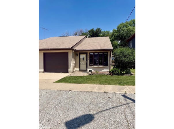 111 2Nd Avenue NE, Clarion, IA 50525