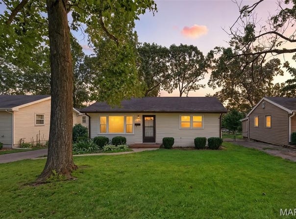 340 Hillcrest Boulevard, Ballwin, MO 63021