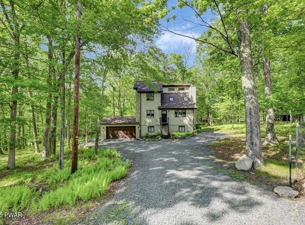 105 Chestnut Court, Lackawaxen, PA 18435