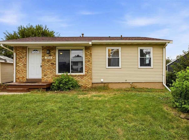 3210 Carriage Dr SW, CedarRapids, IA 52404