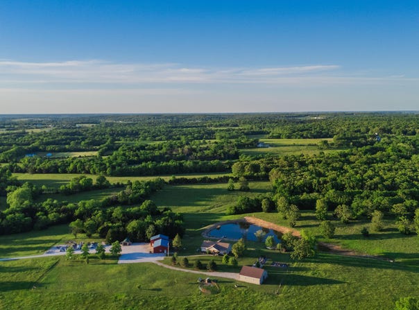 450 E 375th Road, Dunnegan, MO 65640