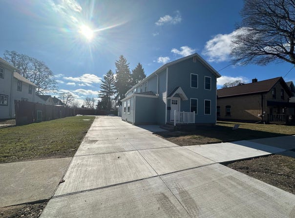 911 ST CLAIR, MANITOWOC, WI 54220