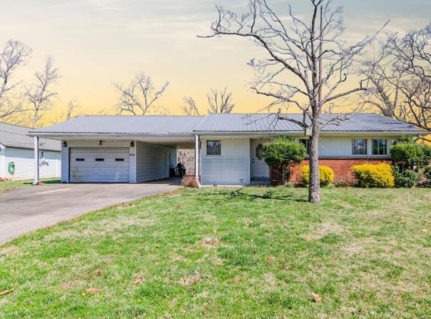 906 East Lakeshore Drive, Burnside, KY 42519