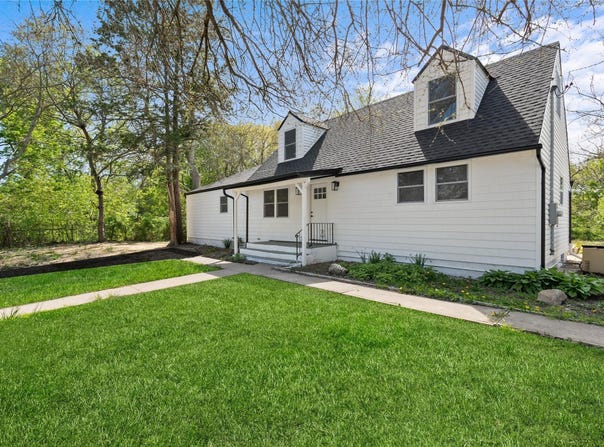 21 Lehigh Avenue, Centereach, NY 11720