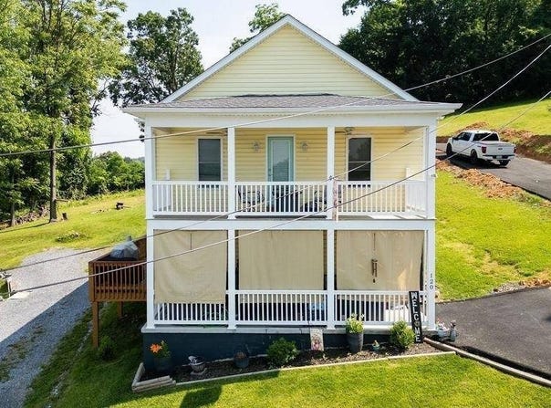 120 W Gay St, Staunton, VA 24401