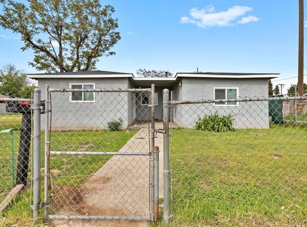 2416 Cedar Avenue S, Fresno, CA 93725
