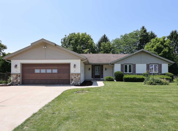 7855 S 83rd St, Franklin, WI 53132